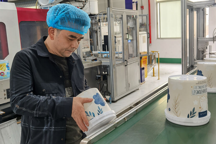 Hunan Jieming Plastics Industrial Co., Ltd. manufacturer production line