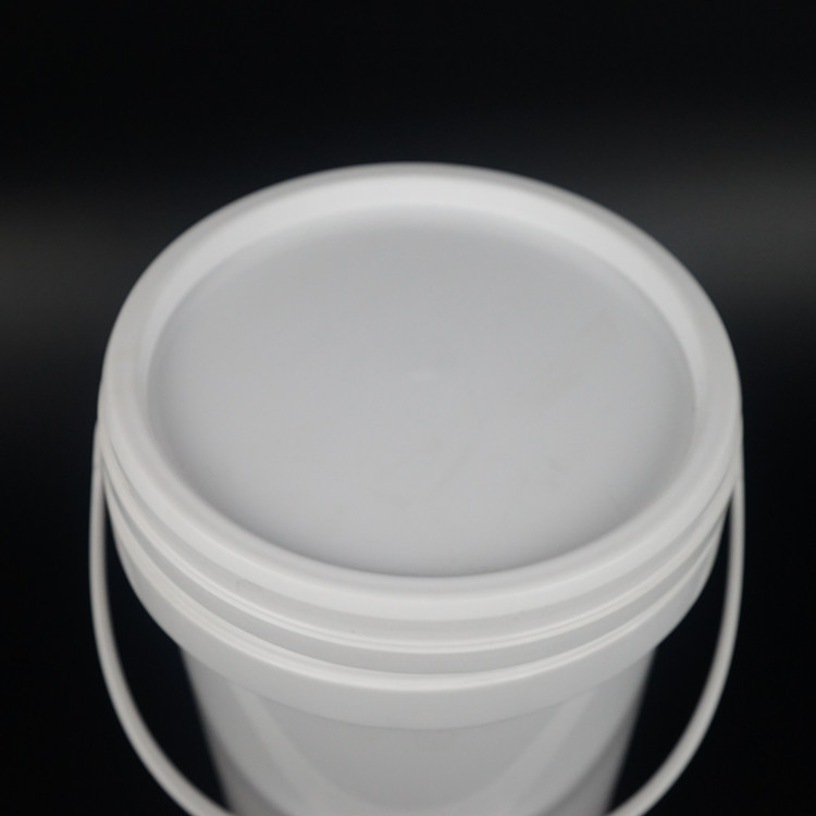 Round Molded Plastic Bucket With Smooth Surface And Seal Lid