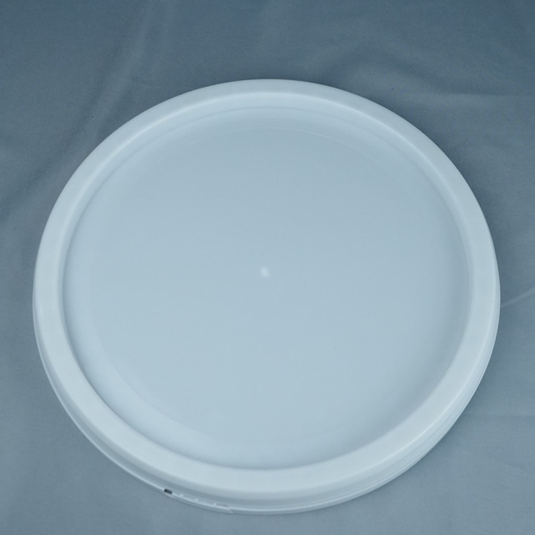 Round Chemical Buckets with Various Capacities and Secure Lids for Chemical Storage