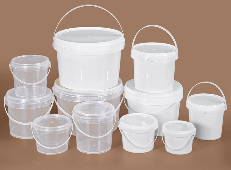 0.8-1.5mm Thickness Round Plastic Bucket With Plastic / Metal Handle Customized Logo