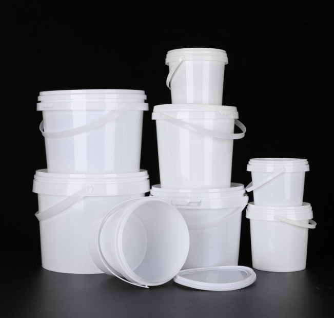 White Food Grade Plastic Bucket with Lid 1L-5L Capacity BPA Free Recyclable Handle -40°F To 180°F Temperature Range