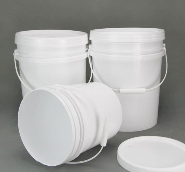 Round Chemical Buckets with Various Capacities and Secure Lids for Chemical Storage