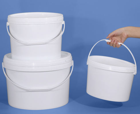 Professional Grade Plastic Painting Receptacle with 5 Gallon Capacity and Rust Resistant Coating