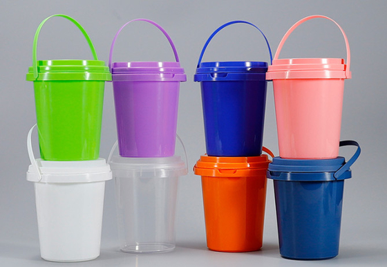 Smooth Surface Plastic Bucket with Screen Printing for Secure Food Packaging.