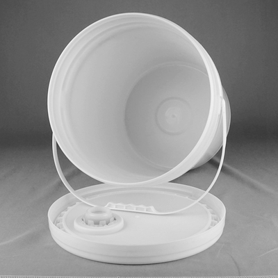 Lightweight Plastic Oil Bucket in Various Colors Eco Friendly with Lid