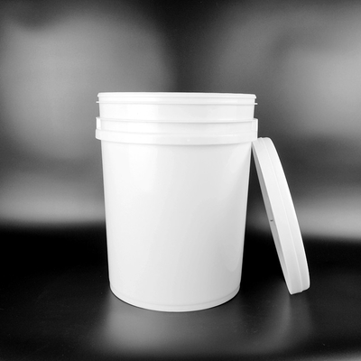 Convenient Handle Snap On Lid 5 Gallon Plastic Buckets 15.5 Inches